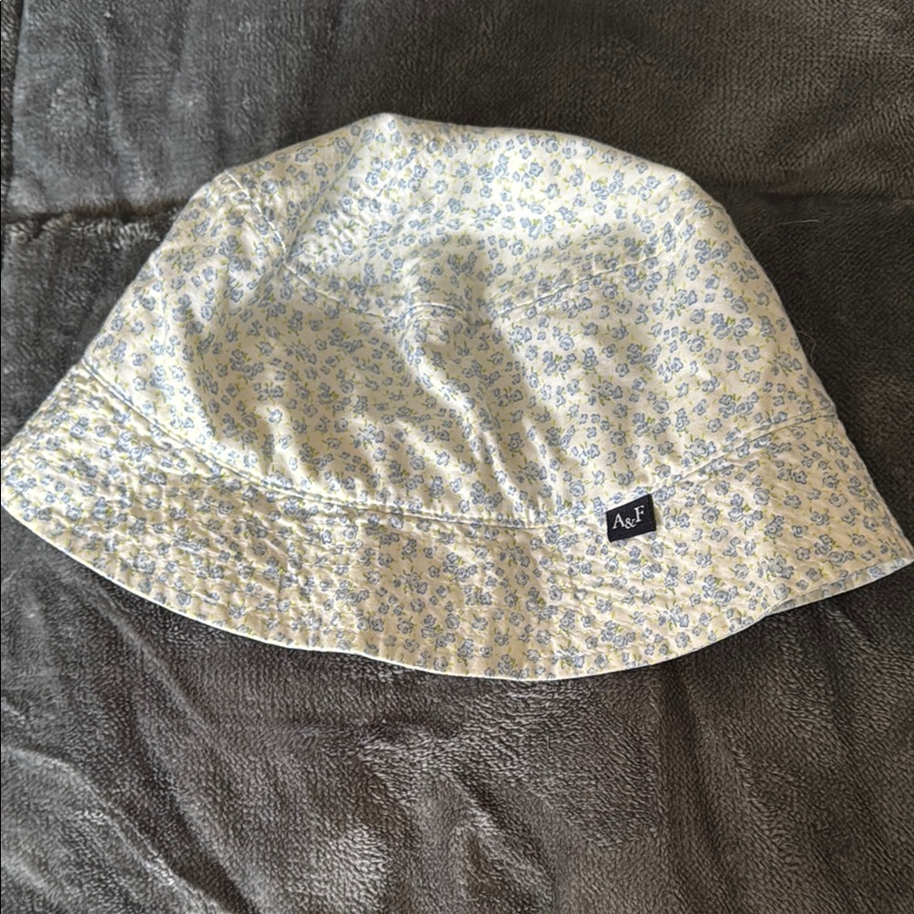 Abercrombie & Fitch Kids/womens Floral Bucket Hat - Blue and Cream